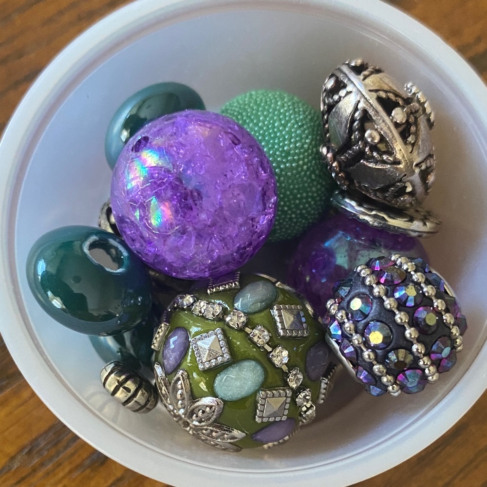 16 PIECE Green Purple Focal Spacer Bead Mix